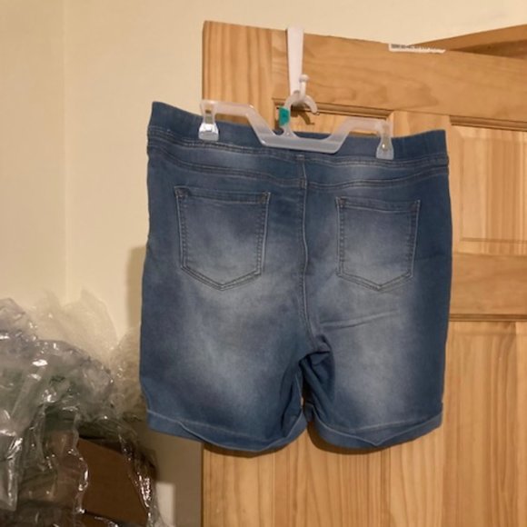 No Boundaries tank and shorts - Picture 11 of 16